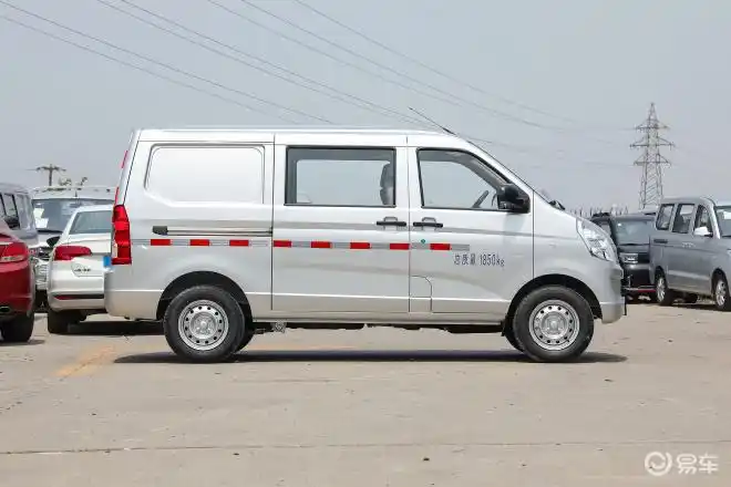 2l 封窗基本型 5座汽车报价_图片_参数配置】-易车_五菱汽车良驹汽贸